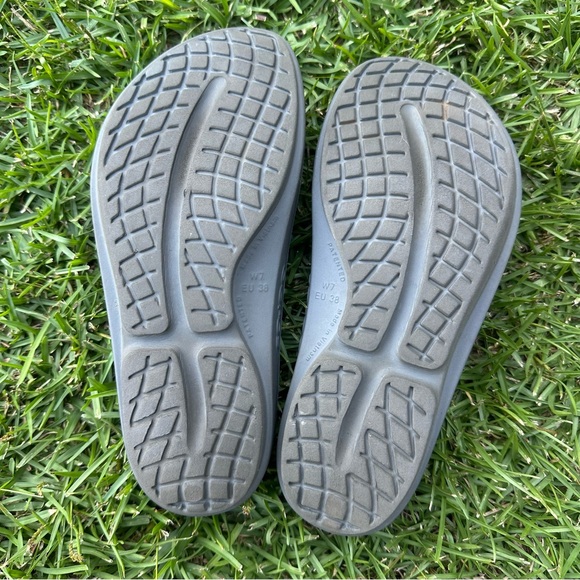 🌟Oofos Oolala Sandal🌟 - Picture 9 of 11